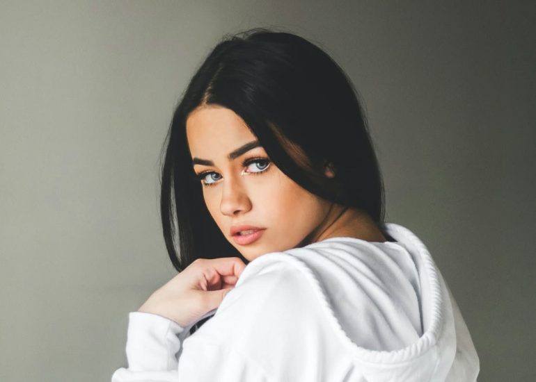pose